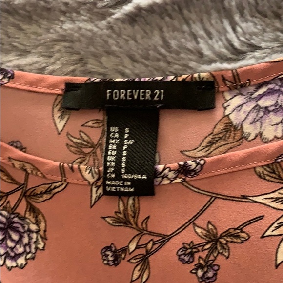 Floral pink top - Picture 2 of 2